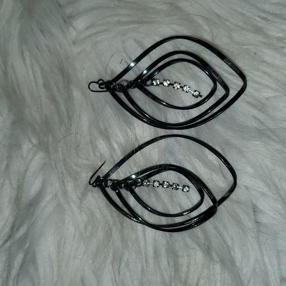 Black Layered Drop Earrings with Rhinestones – Movement “Windchime” Style